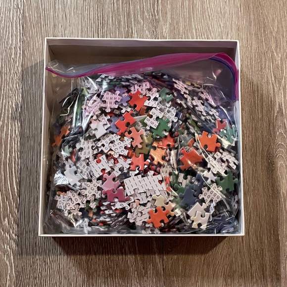 EUC “Bgraamiens” THE COLOR GAME Puzzle, 1000 Piece Round Jigsaw Puzzle - Picture 4 of 11